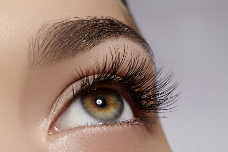 Beauty-Benefits-Of-Coconut-Oil-Coconut-oil-for-eyelashes