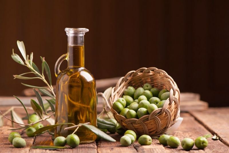 8 Useful Benefits Of Applying Olive Oil On Face